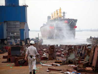 Αλληλεγγύη στους απλήρωτους εργαζομένους των ναυπηγείων